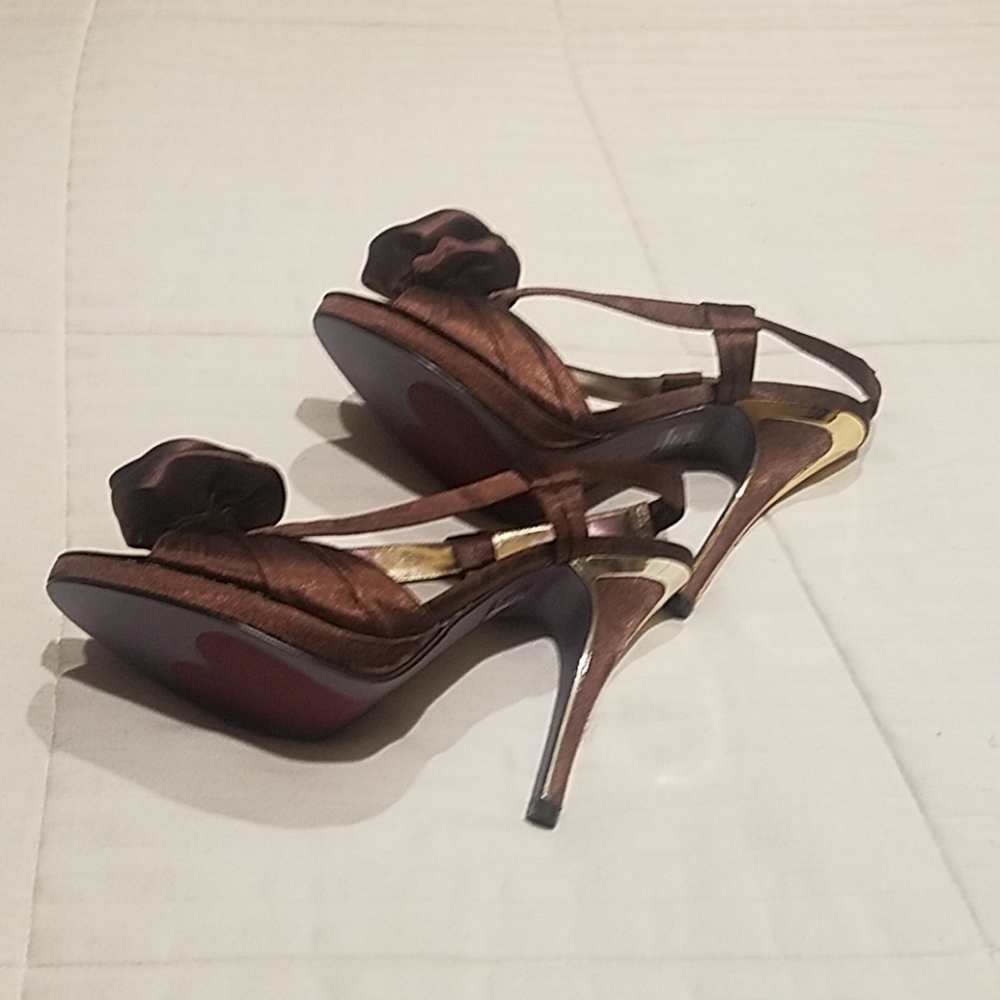 🥀NWT Fabulous satin shoes